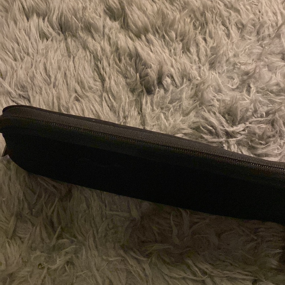 SKIMS black neoprene bag NWT never used! - Picture 4 of 4